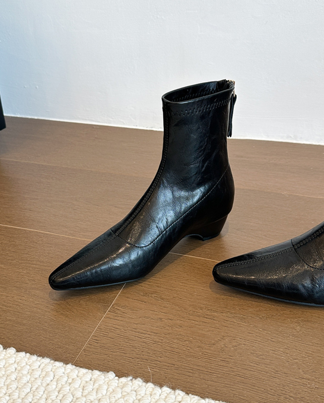 Women's Black Cracked‑Leather Pointed Toe Ankle Boots